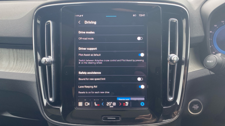 Volvo XC40 2.0 B4P Ultra Dark 5dr Auto Petrol Estate